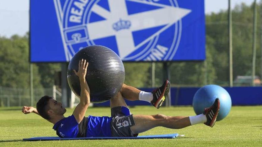 Los jugadores deportivistas, durante el entrenamiento de ayer en Abegondo.