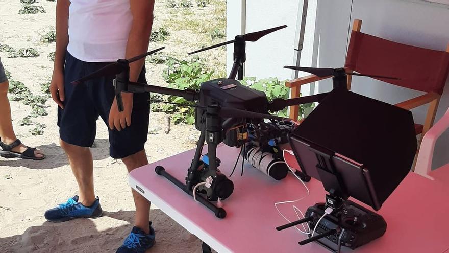 Este es el dron con el que el servicio de Salvamento intervino al rescate de un bañista en la playa de Burriana.