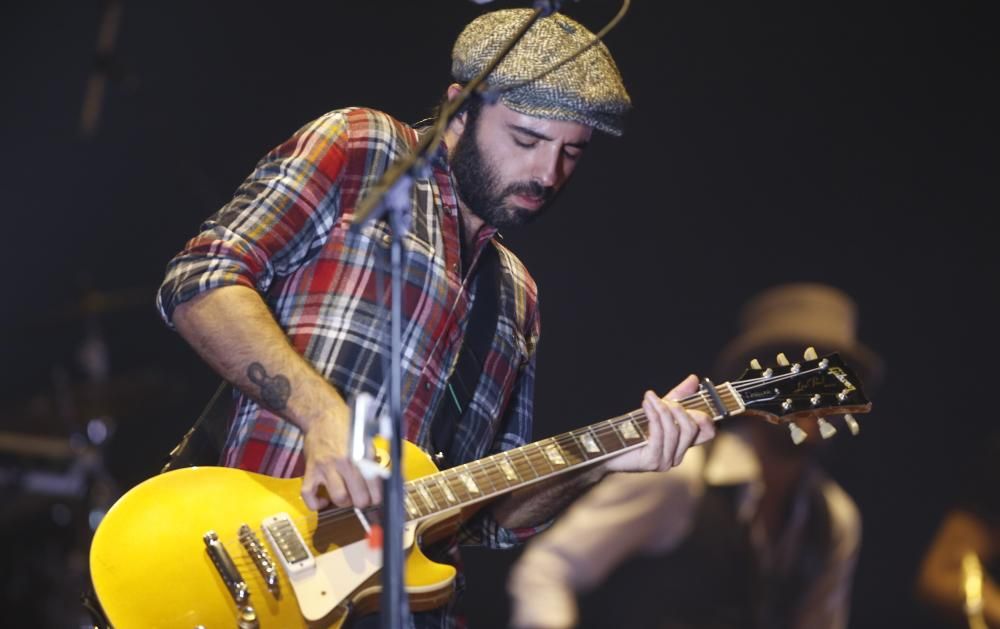 Leiva desata los “Monstruos” de su último disco en el Auditorio Mar de Vigo