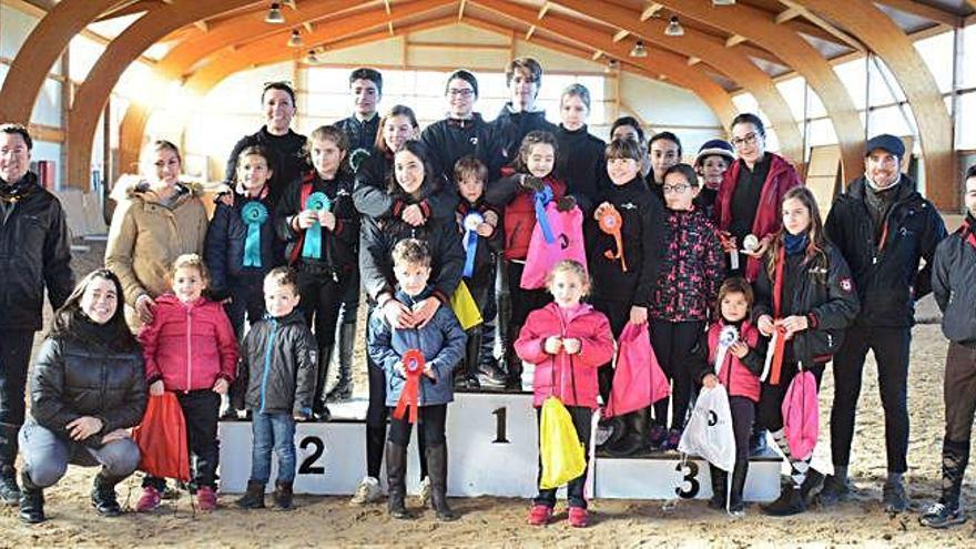 Foto de familia de los participantes de Equus Duri.