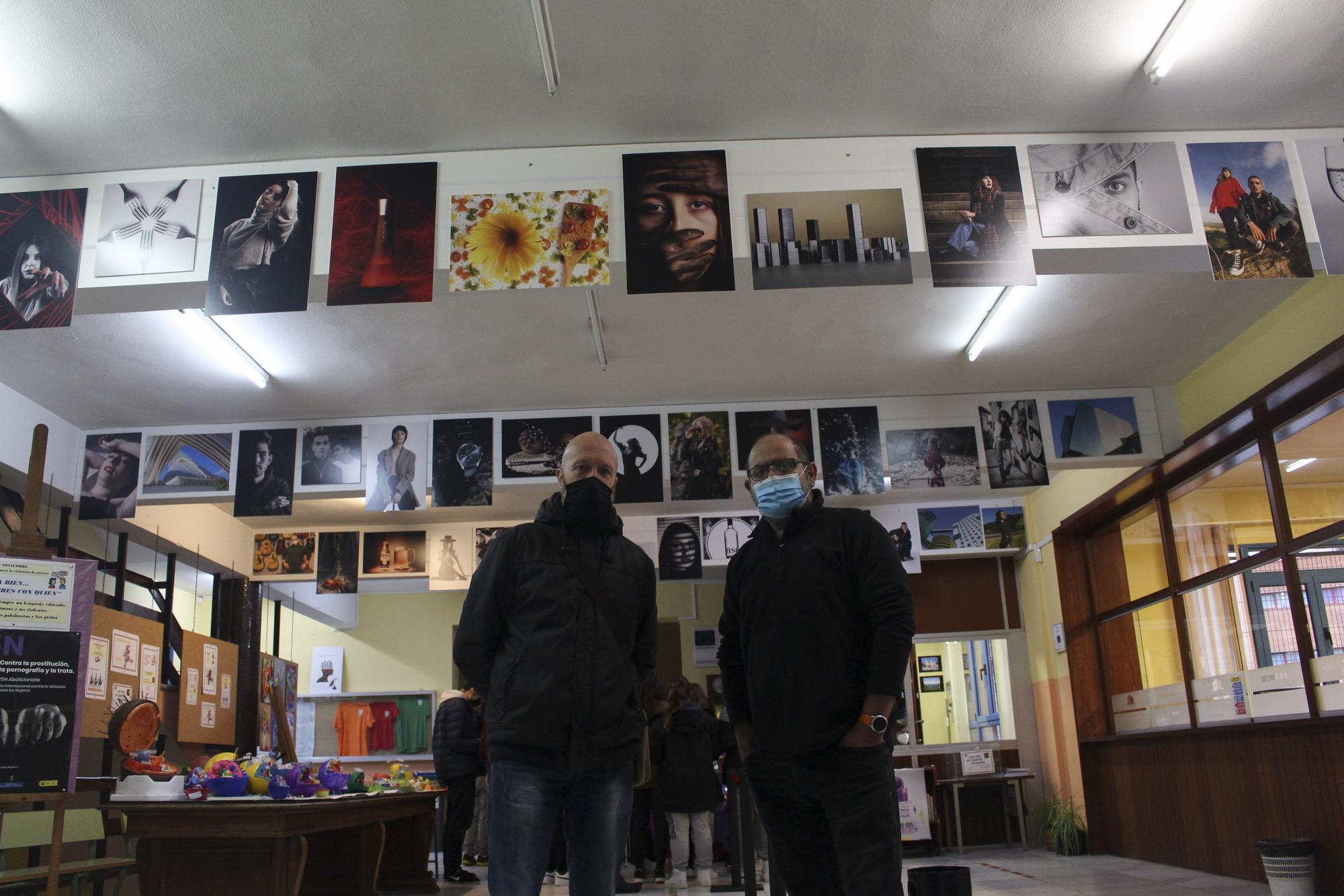 Arturo Rodríguez y Juan Carlos Martín, profesores de fotografía y organizadores de la exposición