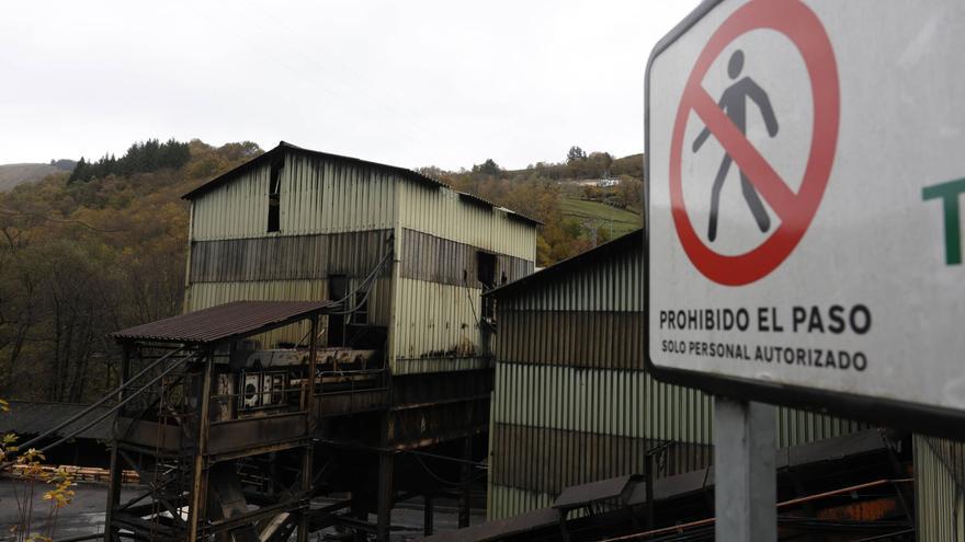 Los dos mineros de la tragedia de Cangas del Narcea murieron sepultados al derrumbarse (&quot;rápido&quot; y &quot;sin aviso&quot;) nueve metros del techo de la galería