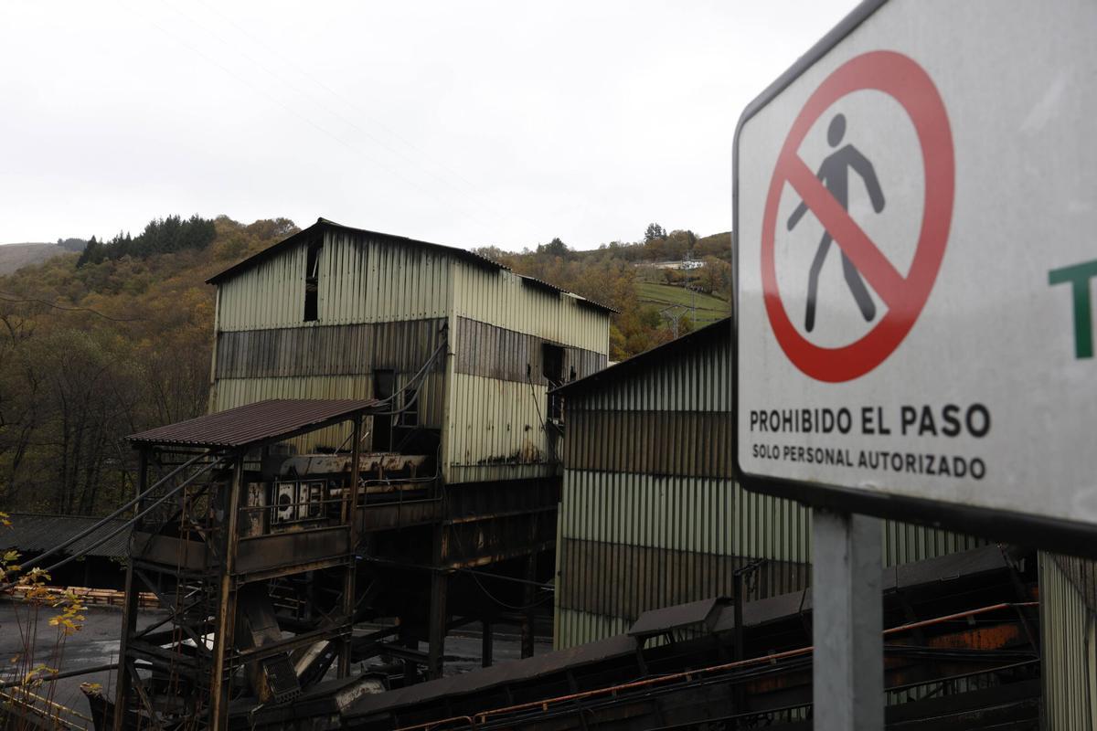 Silencio y dolor en Vega de Rengos tras el accidente en el que perdieron la vida dos mineros