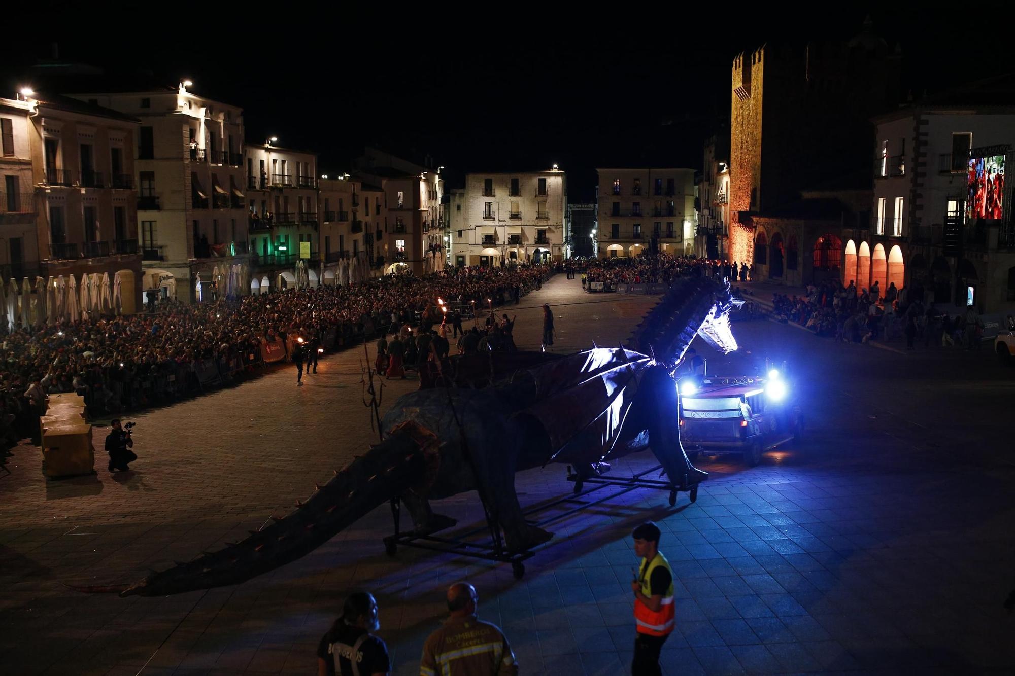 Galería | Así ha sido el desfile de San Jorge en Cáceres