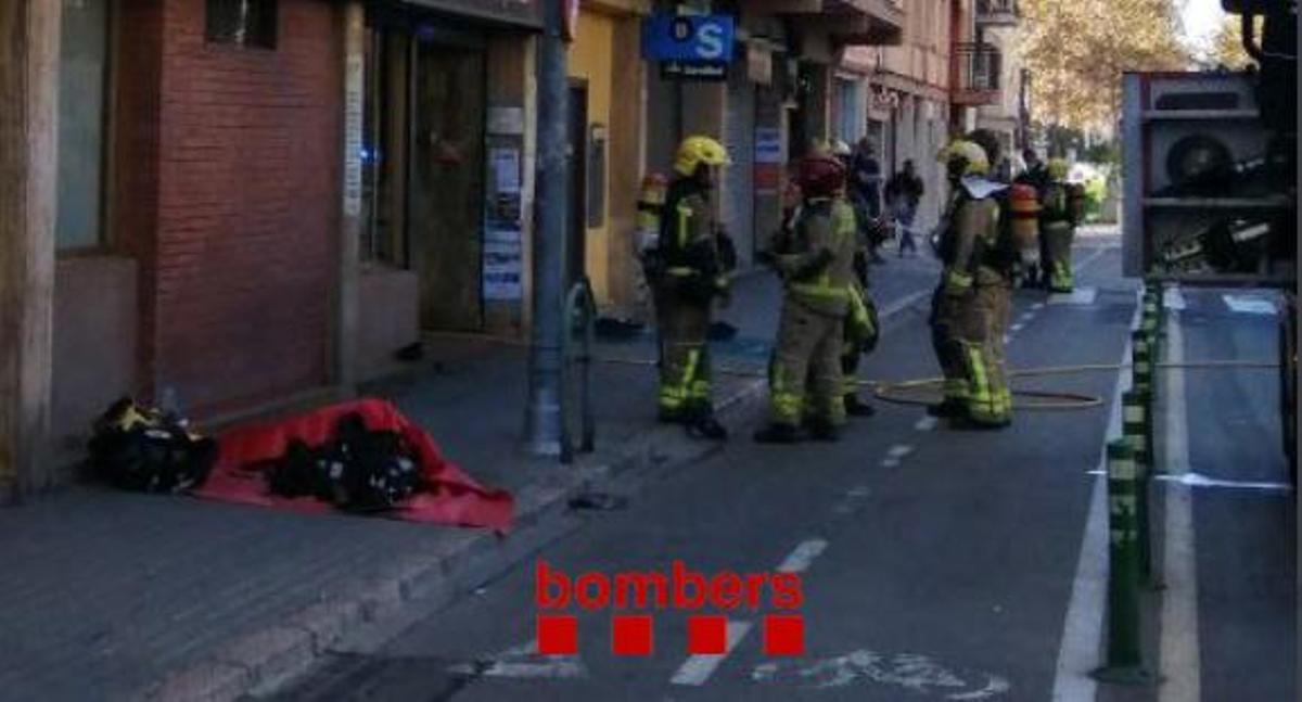 Un ferit greu en l’incendi en un edifici a Vilanova i la Geltrú