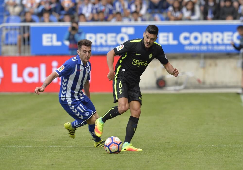 Partido entre el Alavés y el Sporting