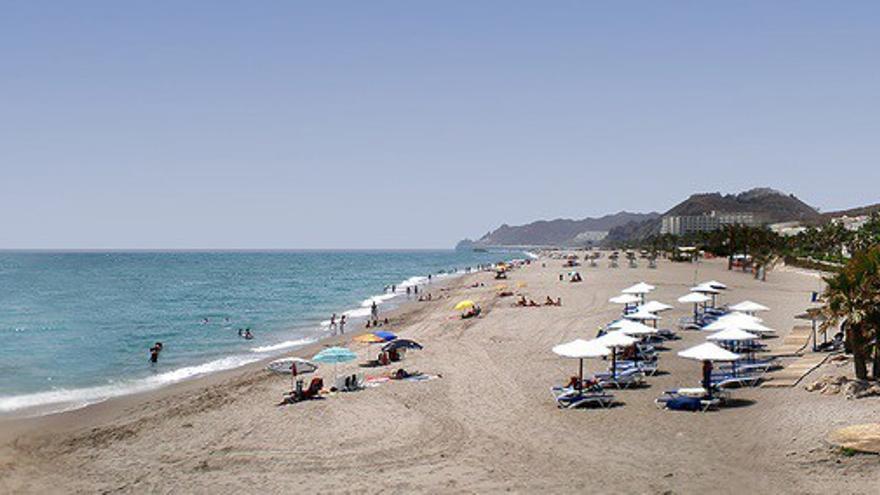 Hallan el cuerpo sin vida de una mujer en una playa de Mojácar