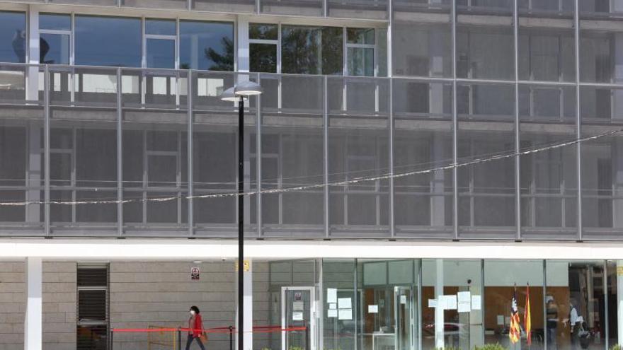 Un hombre agrede en Ibiza a un vecino de 70 años al que le arrancó un trozo de oreja - Vimarsana News