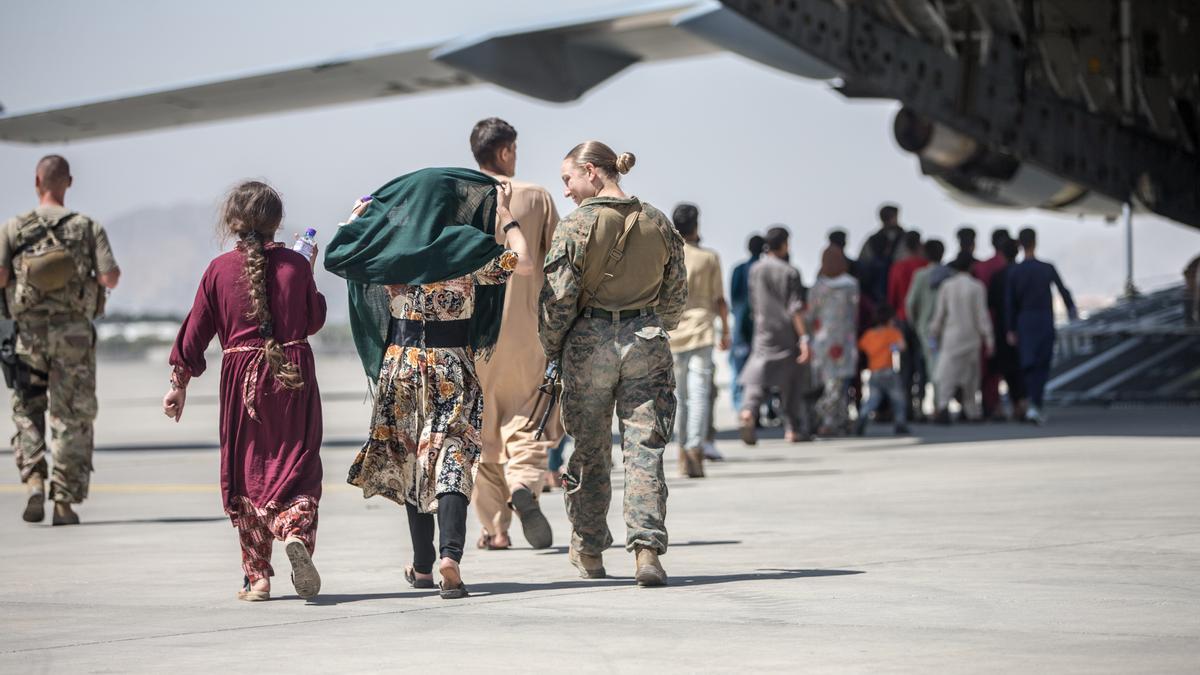 Trabajos de evacuación en el aeropuerto de Kabul.