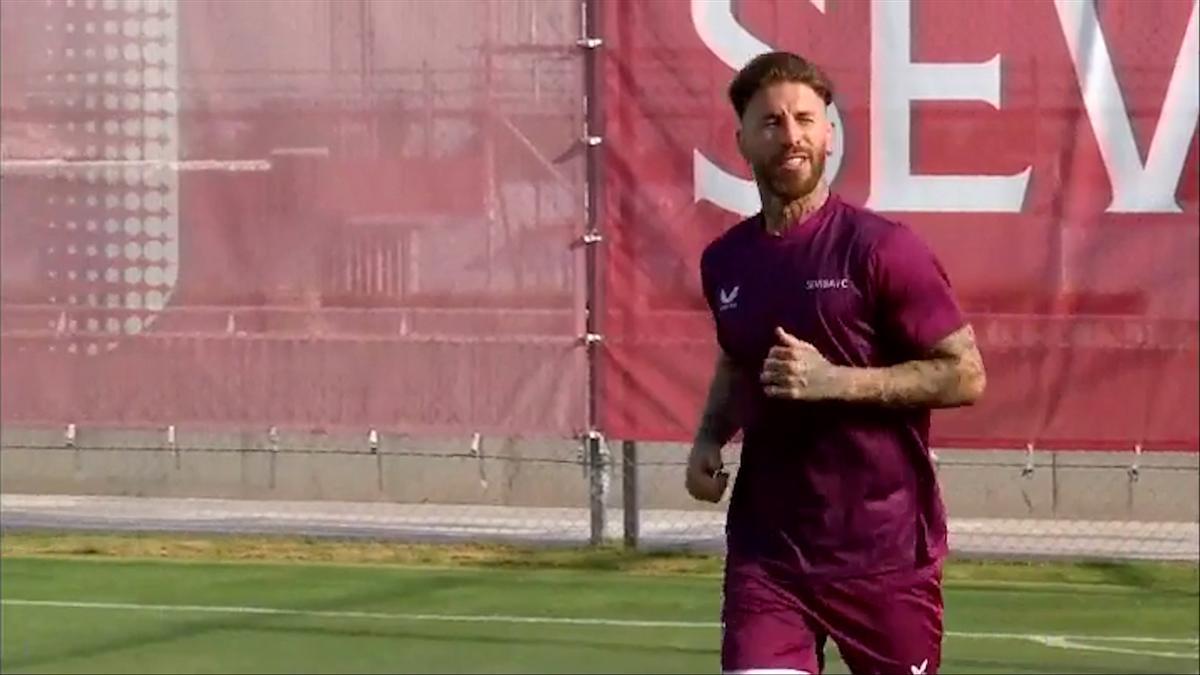 VÍDEO | Así ha sido la bienvenida a Sergio Ramos en el primer entrenamiento con el Sevilla