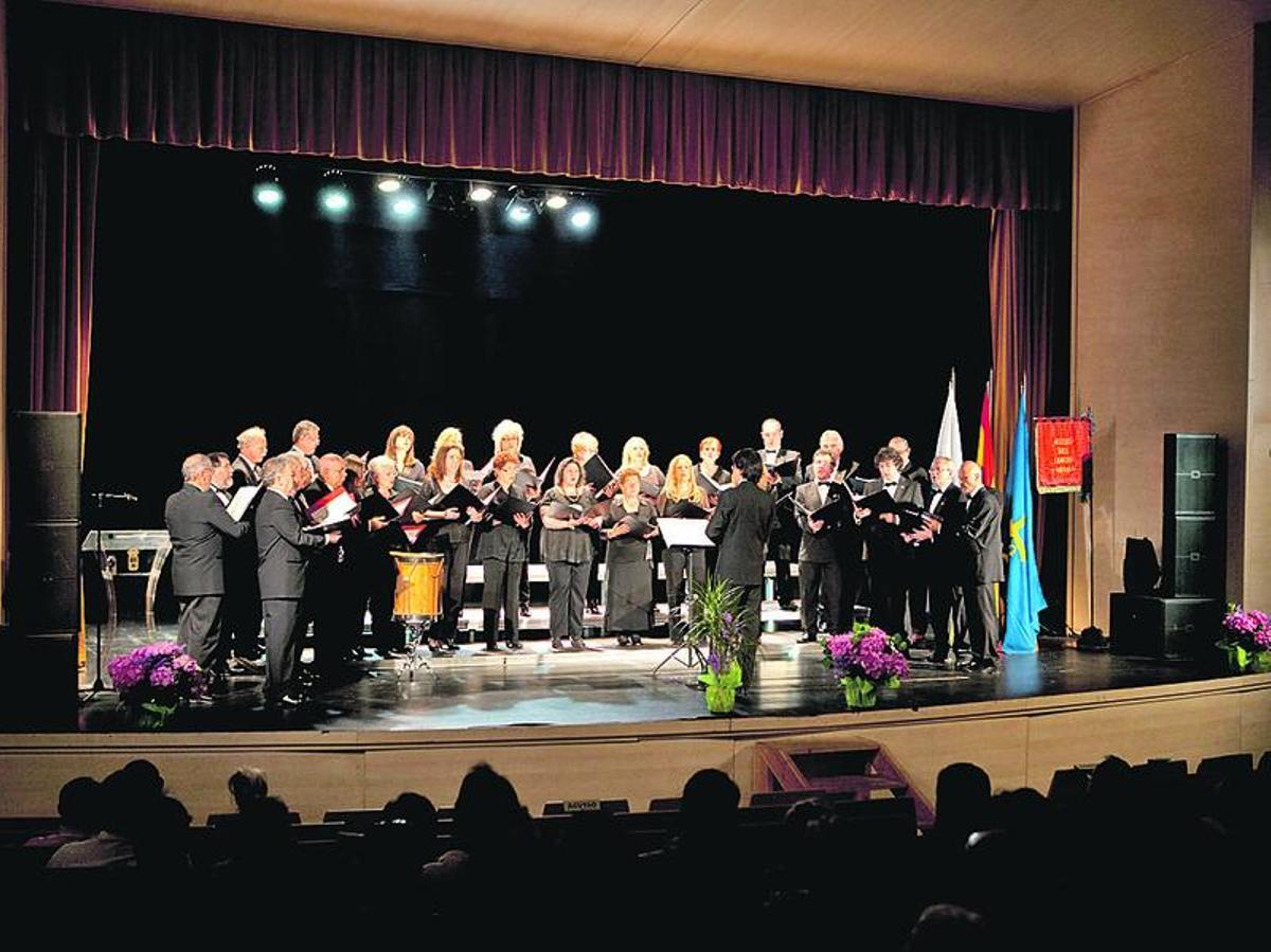 La actuación del Orfeón Condal de Noreña, en el certamen del año pasado.