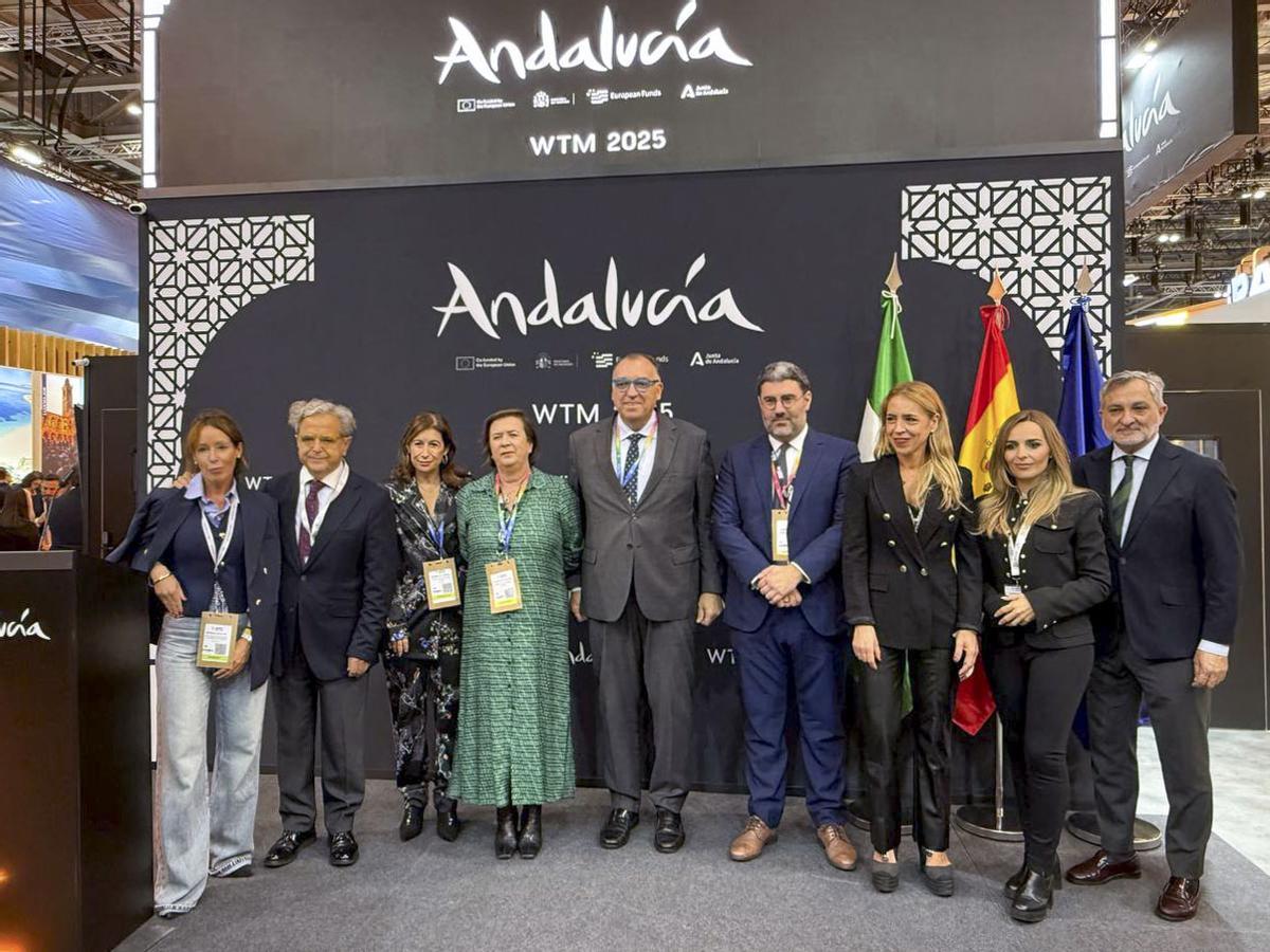 Representantes políticos de la Diputación y del Ayuntamiento de Córdoba, en la feria World Travel Market.