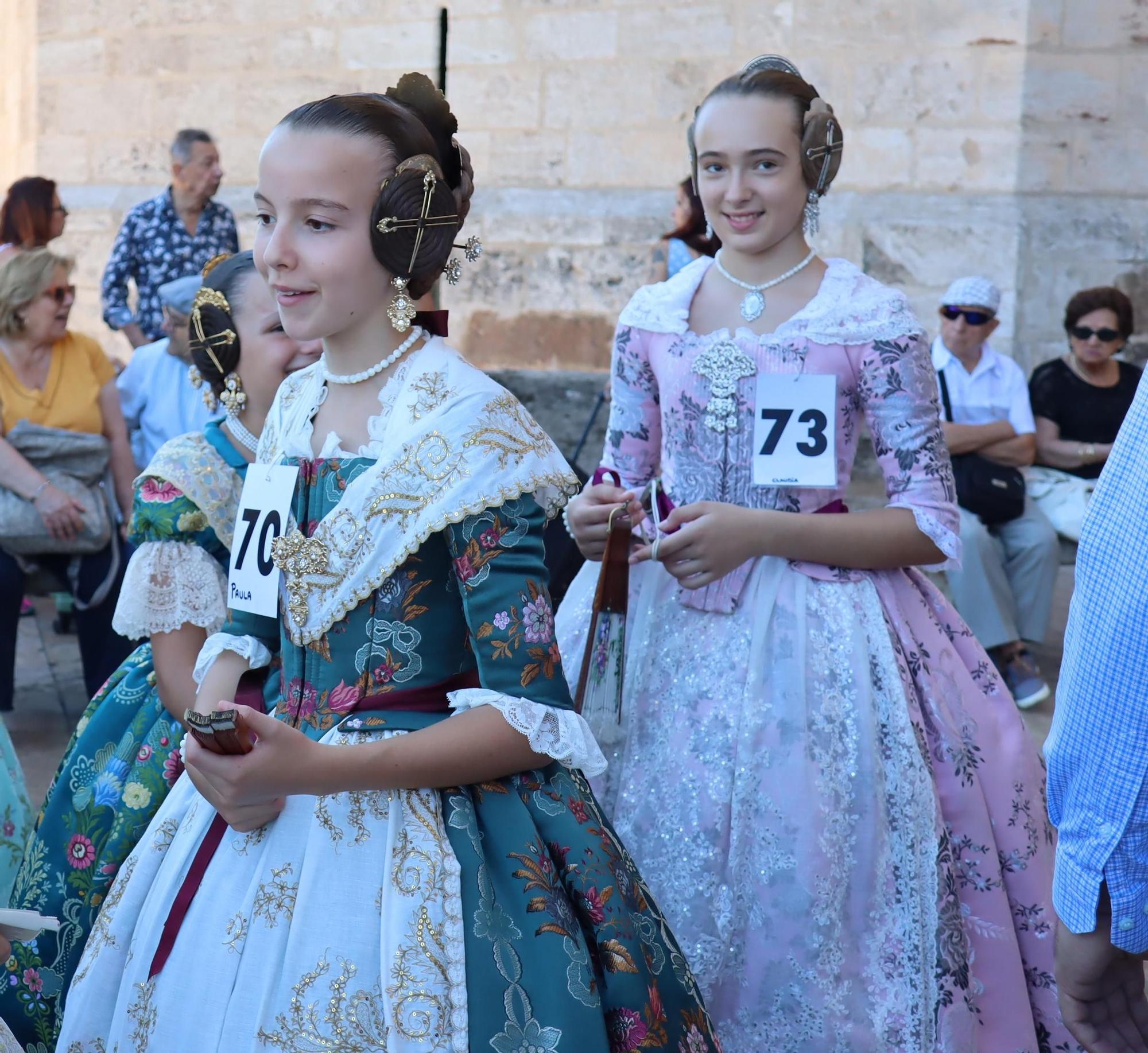 La "passejà" de las candidatas a Fallera Mayor Infantil de València