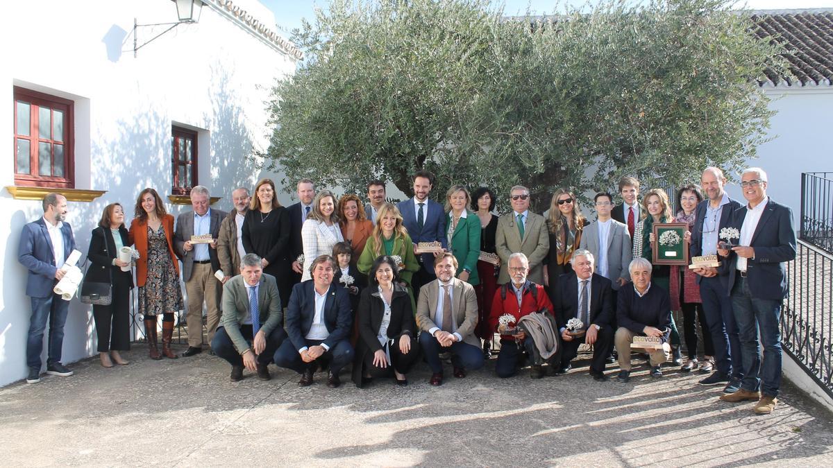 Foto de familia de la entrega de premios que se ha realizado en Baena.