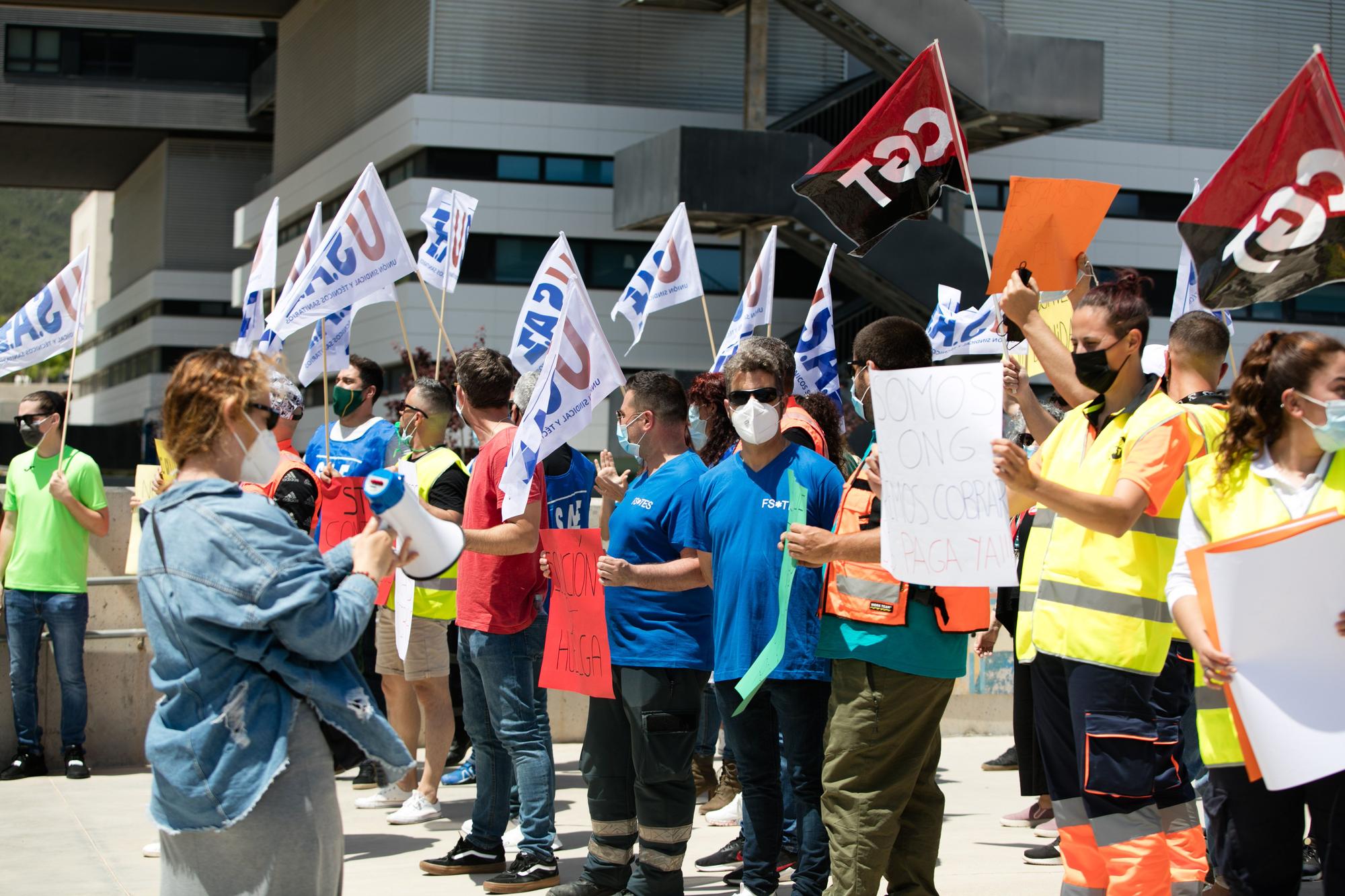 Los trabajadores de las ambulancias plantean una huelga si no les pagan