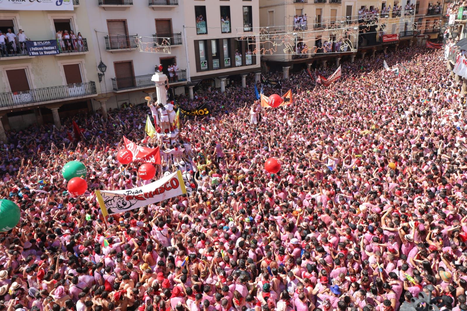 Gran ambiente en unas multitudinarias fiestas de La Vaquilla de Teruel