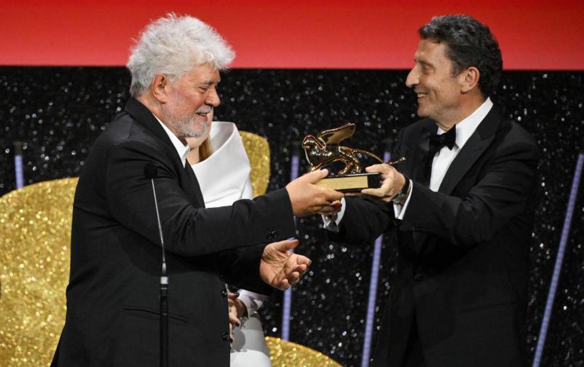 Pedro Almodóvar gana el León de Oro en Venecia