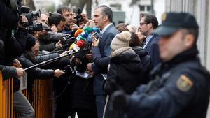 El abogado y secretario general de Vox, Javier Ortega, en las puertas del Tribunal Supremo.