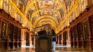 Descubre la Capilla Sixtina de España escondida en una biblioteca Istock  OlyaSolodenko