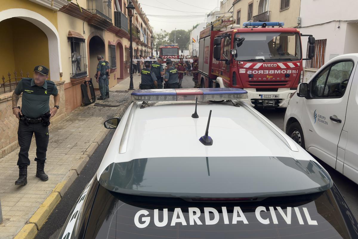 Mueren cuatro personas de una misma familia en un incendio en Guillena.