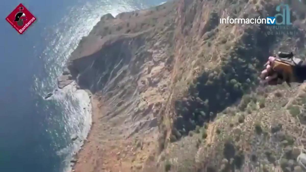 Así ha sido el rescate aéreo de los bomberos en Serra Gelada