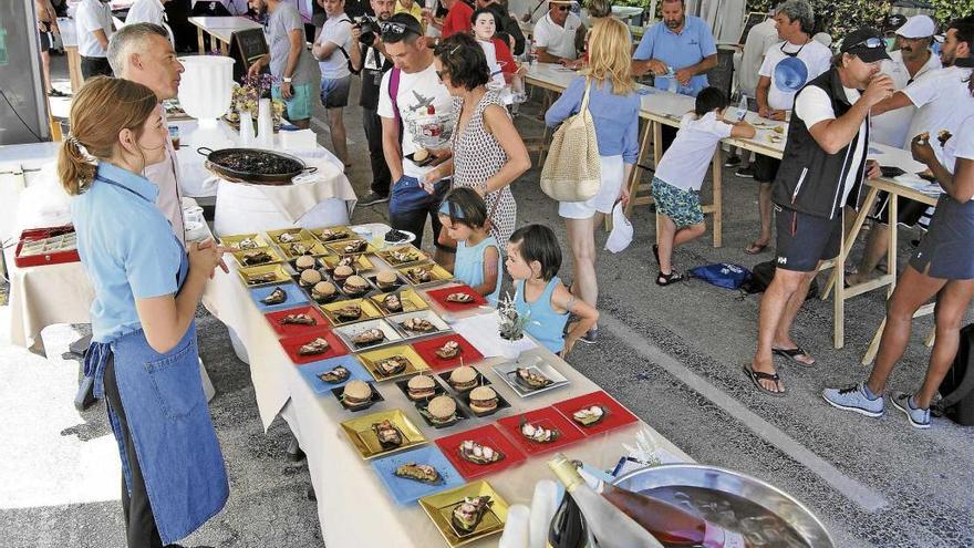 La carpa donde se ofrecían las tapas fue una las zonas de la feria que resultó más concurrida.