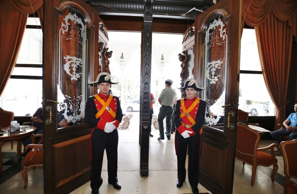 La Sociedad Casino de Torrevieja acoge hasta el lunes una exposición fotográfica de Manuel Lorenzo con motivo del 175 aniversario de la Guardia Civil. La inauguración el martes estuvo precedida por un