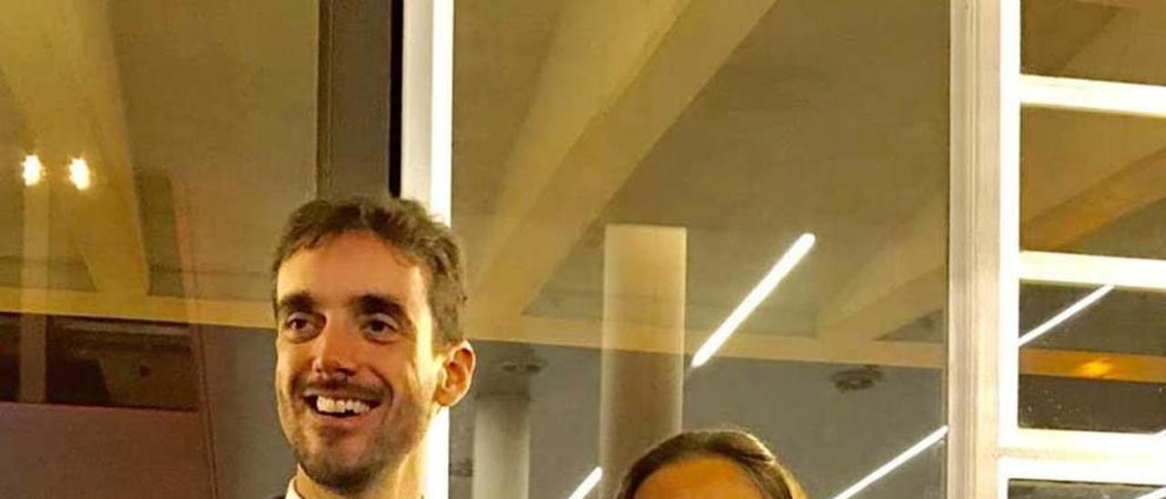 Rubén Cabanillas y María Costales reciben en Sevilla el premio al trabajo.