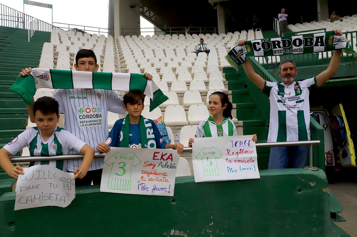 Las imágenes de la afición en el Córdoba CF - Badajoz