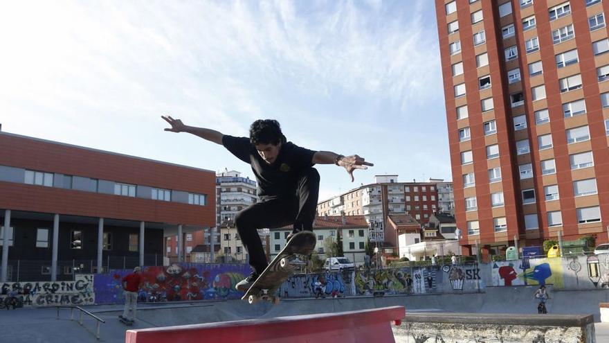 Usuarios del skatepark de La Magdalena.