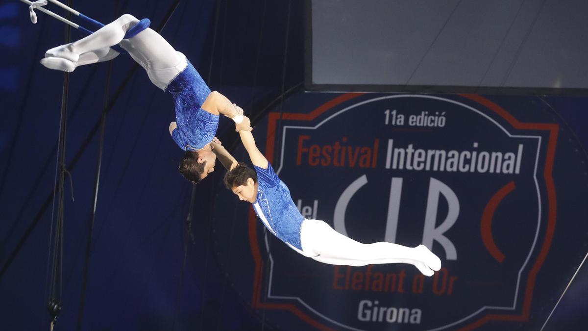 El Festival Internacional del Circ de Girona acull el record Guinness de 30 canvis de vestit en 39 segons