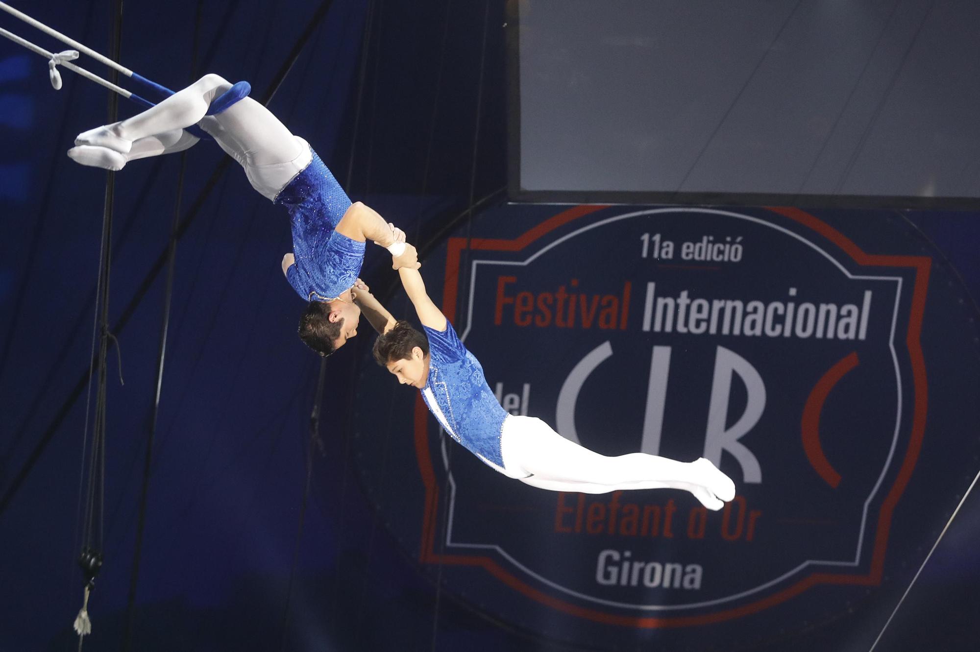 El Festival Internacional del Circ de Girona acull el record Guinness de 30 canvis de vestit en 39 segons