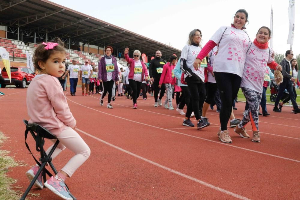 10.000 zamoranos se tiñen de rosa contra el cáncer