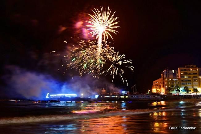 Espectáculo de fuegos artificiales tras el entierro de la sardina