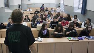 Clase en la Facultad de Matemáticas de la Universitat de Barcelona.