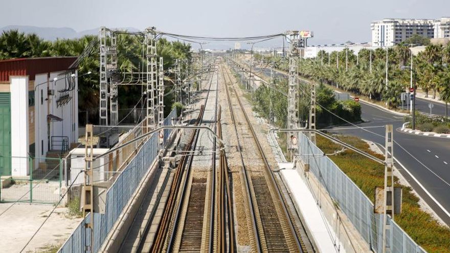 Salida del túnel ferroviario a la altura de Alboraia.