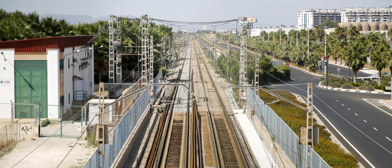 Salida del túnel ferroviario a la altura de Alboraia.