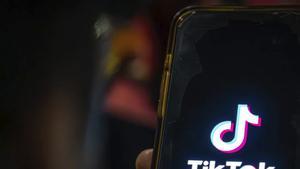 Competència fitxa firmes privades per vigilar ‘influencers’