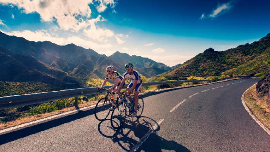 Ciclistas en Anaga.