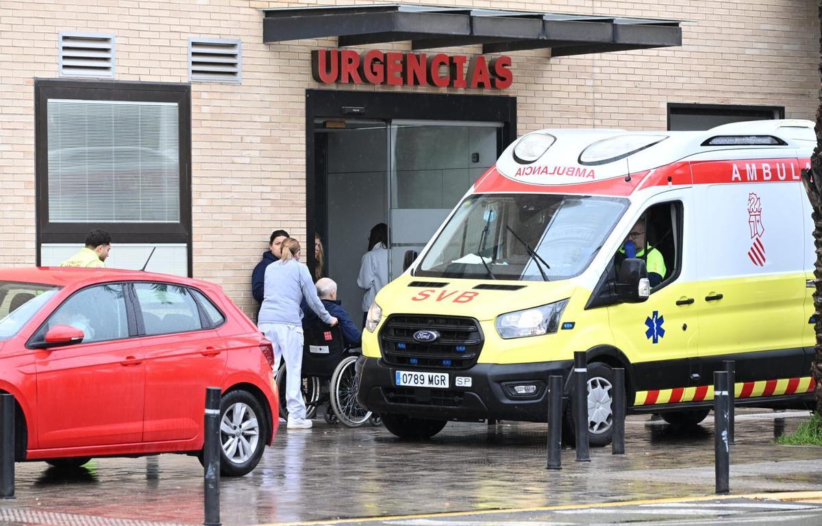 El servicio de Urgencias del Hospital General de Elche también se encuentra colapsado desde hace semanas por la incidencia de la gripe