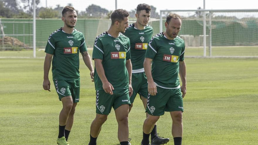 Manu Justo dialoga con Nino durante un entrenamiento de pretemporada