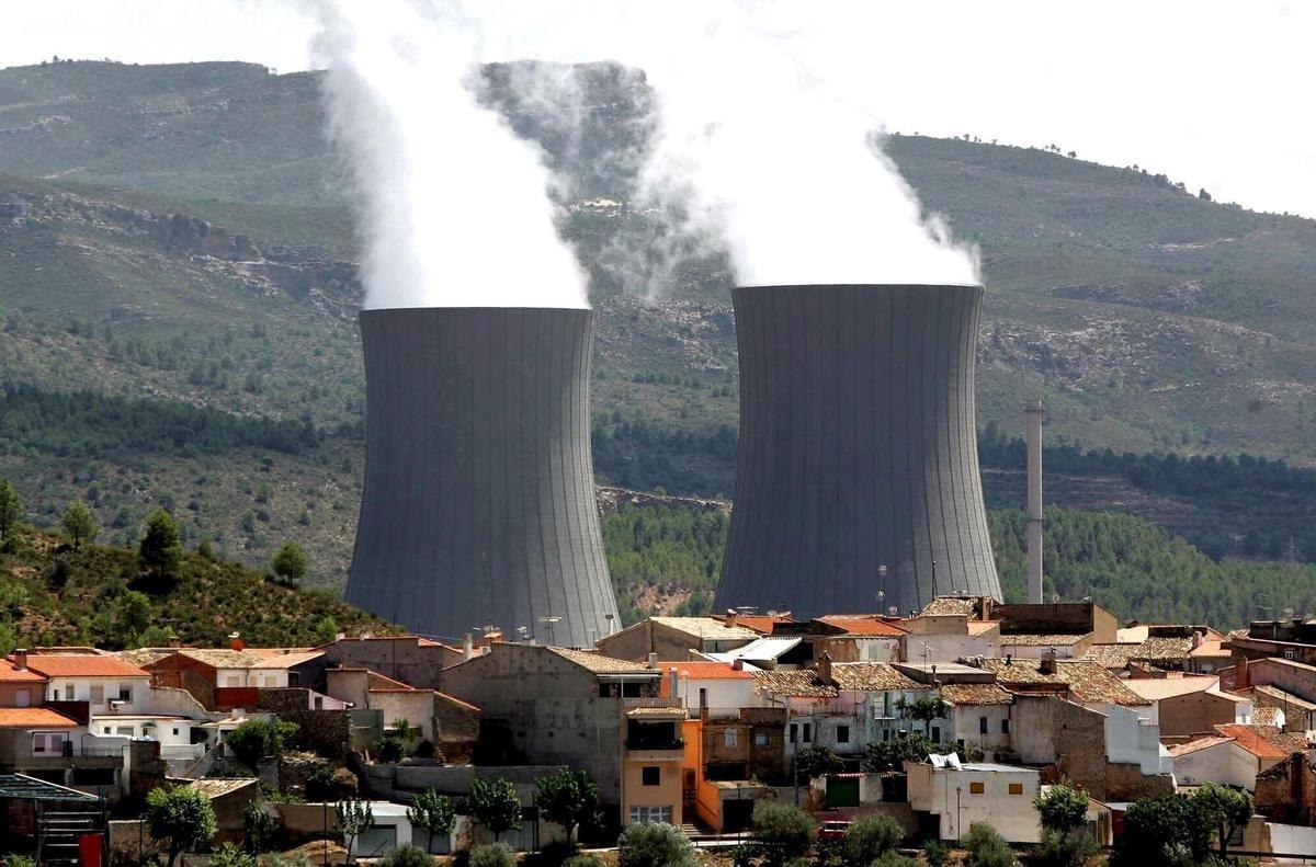 Torres de refrigeración de la central nuclear de Cofrentes
