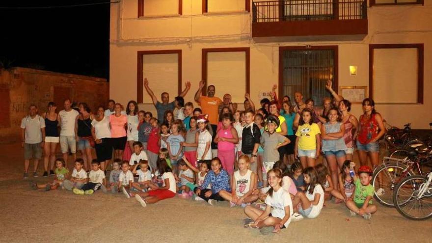 Participantes en una de las actividades en una foto de familia.