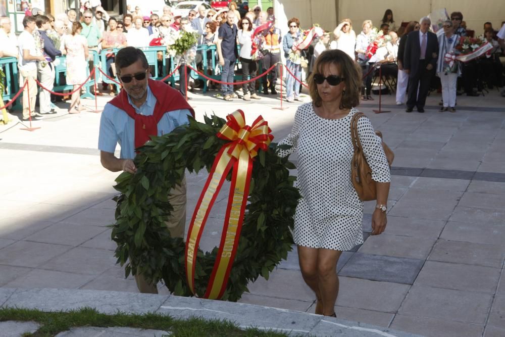 Ofrenda floral a Jovellanos en Gijón