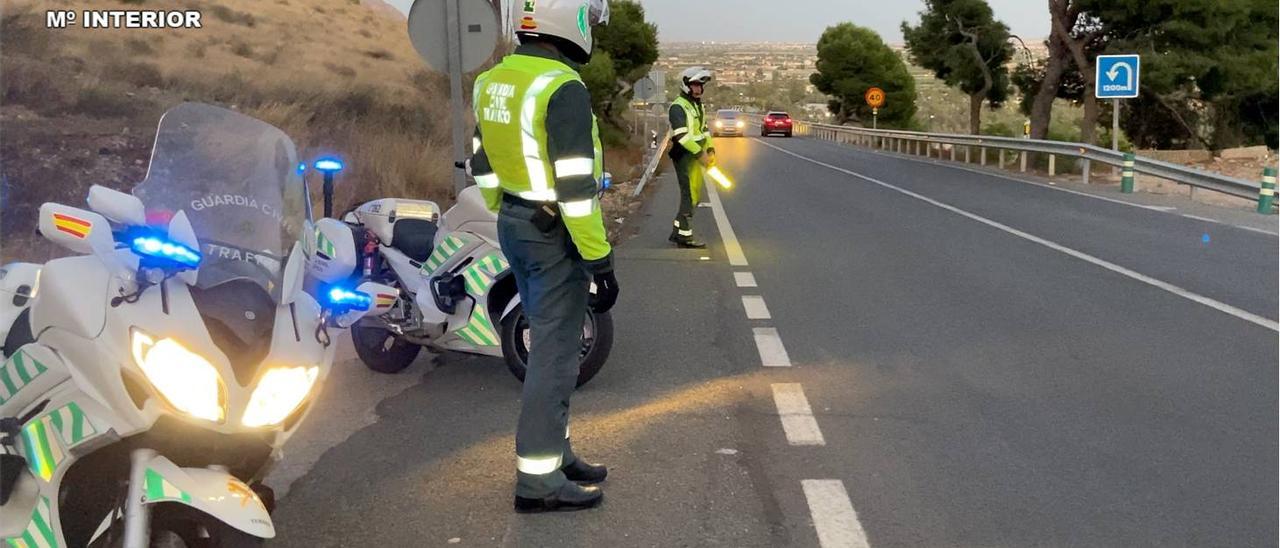 Un control de la Guardia Civil de Tráfico en una imagen de archivo.