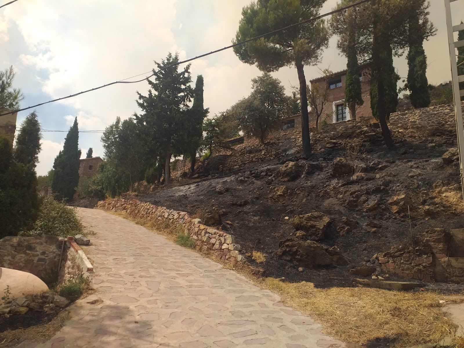 Así se encuentran las calles de Bejís tras ser evacuado por el incendio