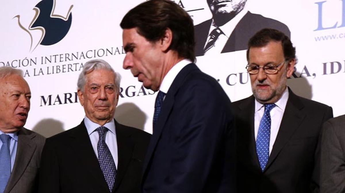 A l’homenatge a Mario Vargas Llosa, a la Casa de América de Madrid, Rajoy i Aznar ni es miren ni se saluden.