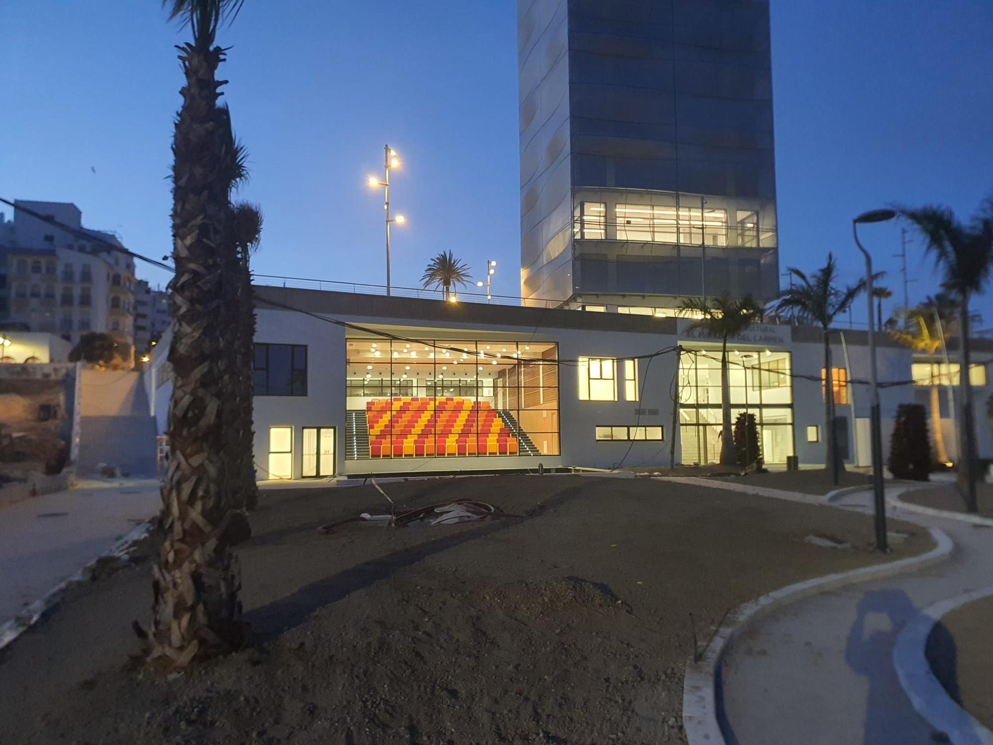 Juanma Moreno inaugura el Mirador del Carmen