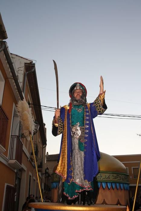 Los Moros y Cristianos de Jumilla cumplen treinta años con un espectacular desfile