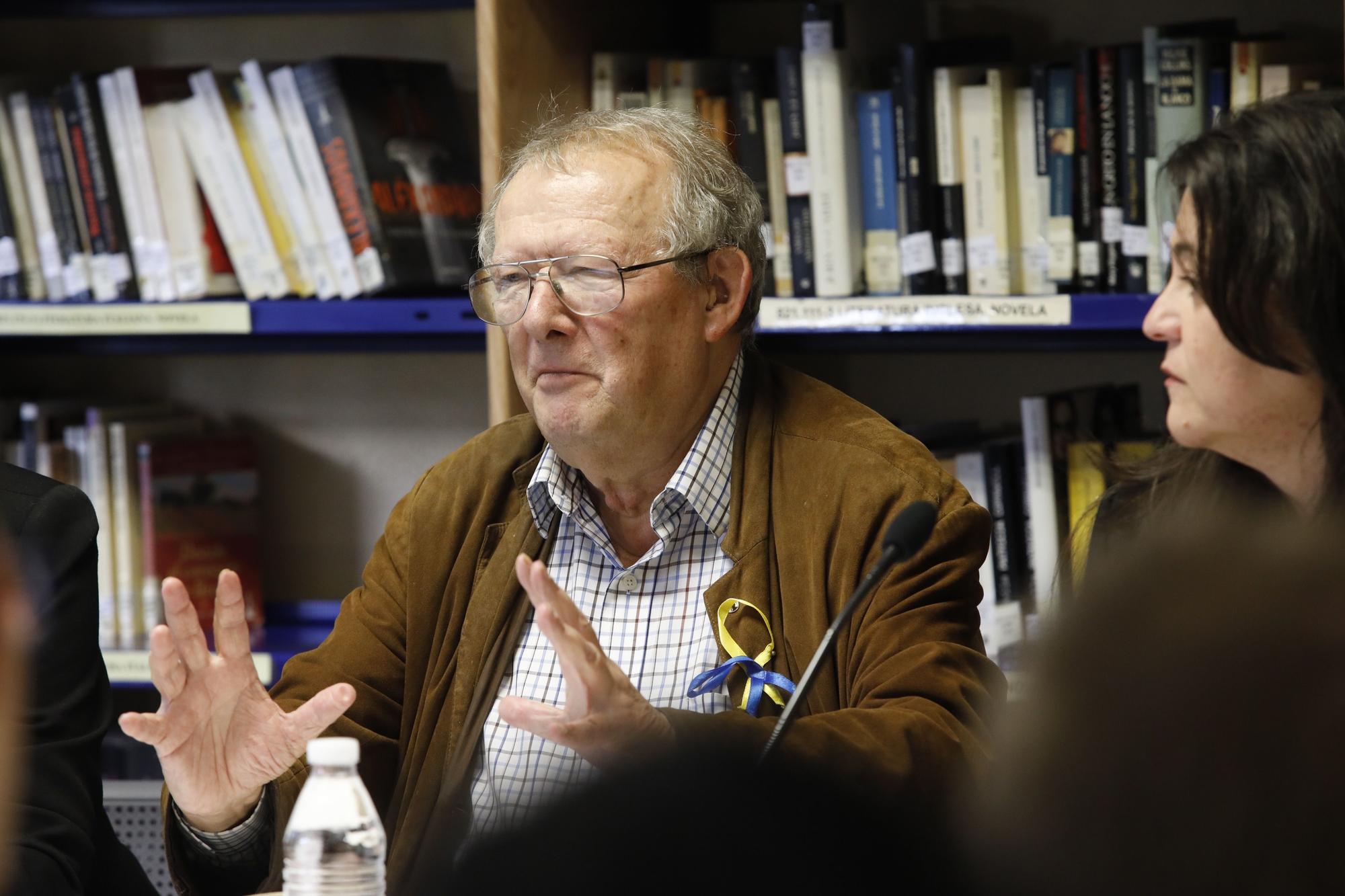 EN IMÁGENES: Así fue la visita de Adam Michnik al instituto de Roces en Gijón